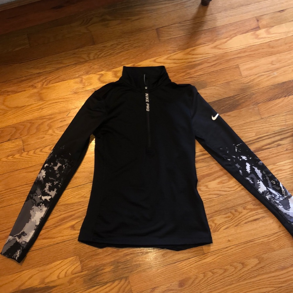 Women’s Medium Nike Pro Hyperwarm 1/2 zip